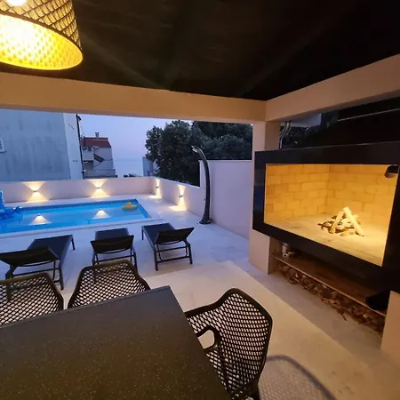 Coco With Heated Pool Apartment