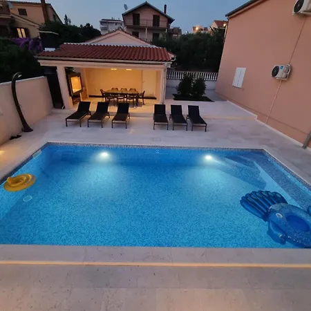 Coco With Heated Pool Appartement