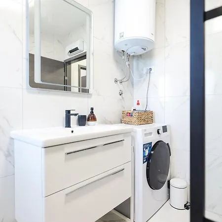 Apartment Coco With Heated Pool