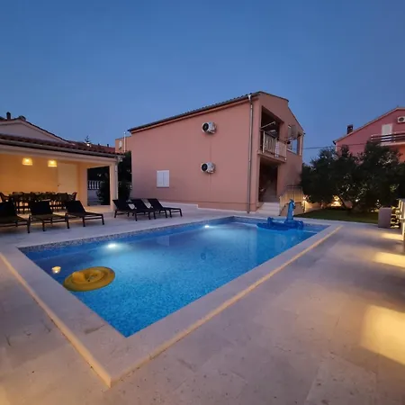 Coco With Heated Pool Appartement *