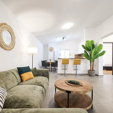 Coco With Heated Pool Appartement *