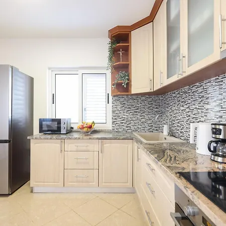 Coco & With Heated Pool Kozino