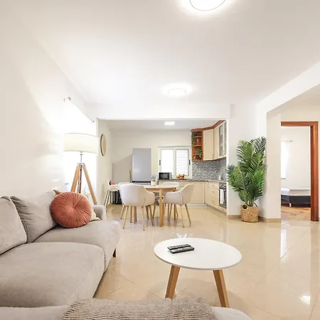 Coco & With Heated Pool Kozino