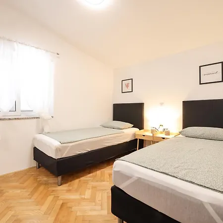 Apartment Coco With Heated Pool