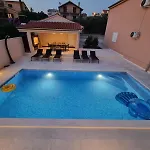 Coco With Heated Pool Appartement