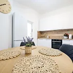 Coco With Heated Pool Appartement *