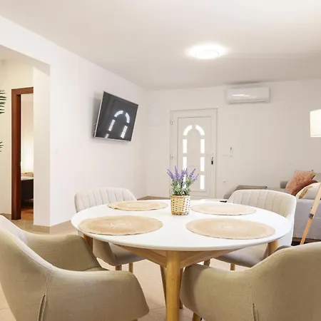 Coco With Heated Pool Apartament