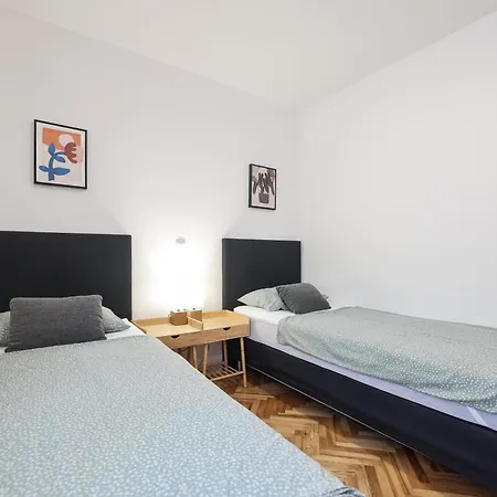 Villa Coco With Heated Pool 아파트