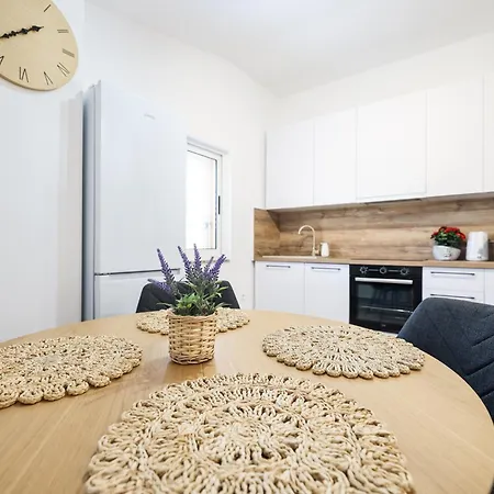 Villa Coco With Heated Pool 아파트 *