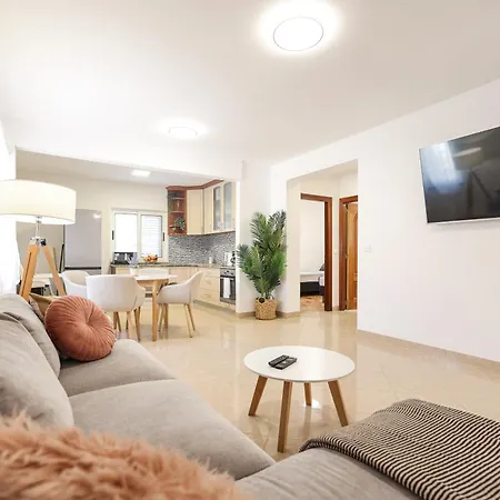 Coco With Heated Pool Kožino