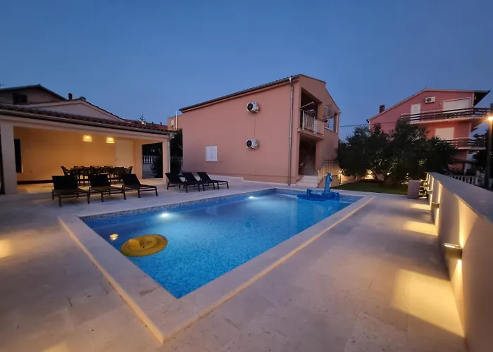 Villa Coco With Heated Pool 아파트 *