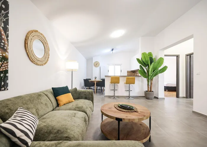 Villa Coco With Heated Pool 아파트 *