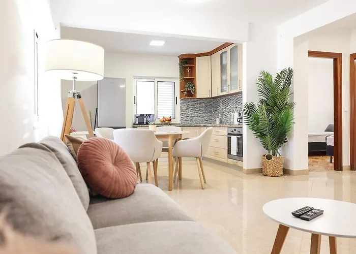 Coco With Heated Pool Appartement *