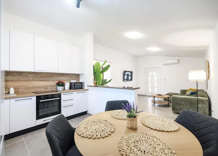 Appartement Coco With Heated Pool *